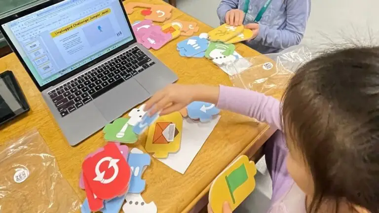 Tactile Coding Tools for Early Debugging Concepts